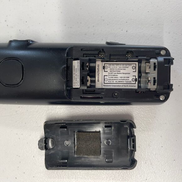 Panasonic KX-TGE260 Bluetooth Answering Machine Base & KX-TGEA20 Cordless Phone - Picture 8 of 8